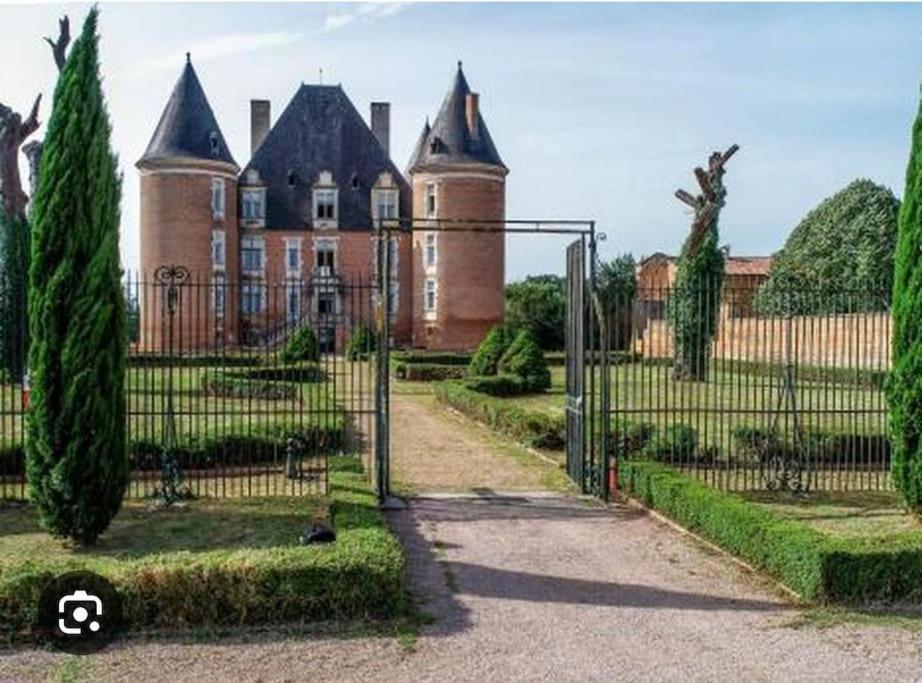 Maison A Saint Elix Le Chateau Exterior photo