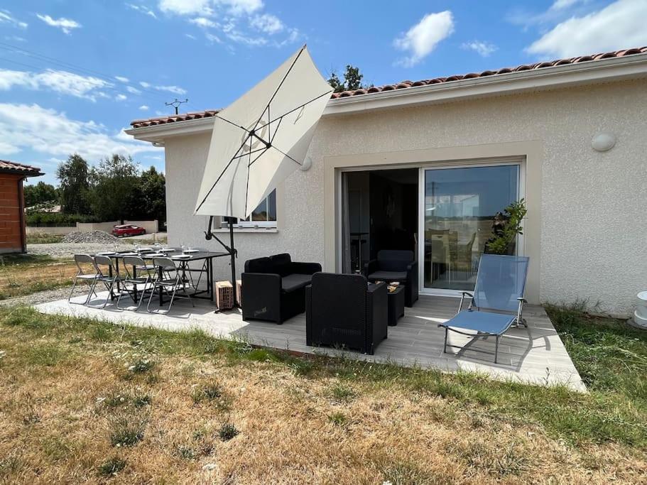 Maison A Saint Elix Le Chateau Exterior photo